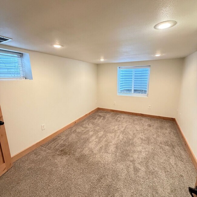 Building Photo - 3025 E 15th Ave