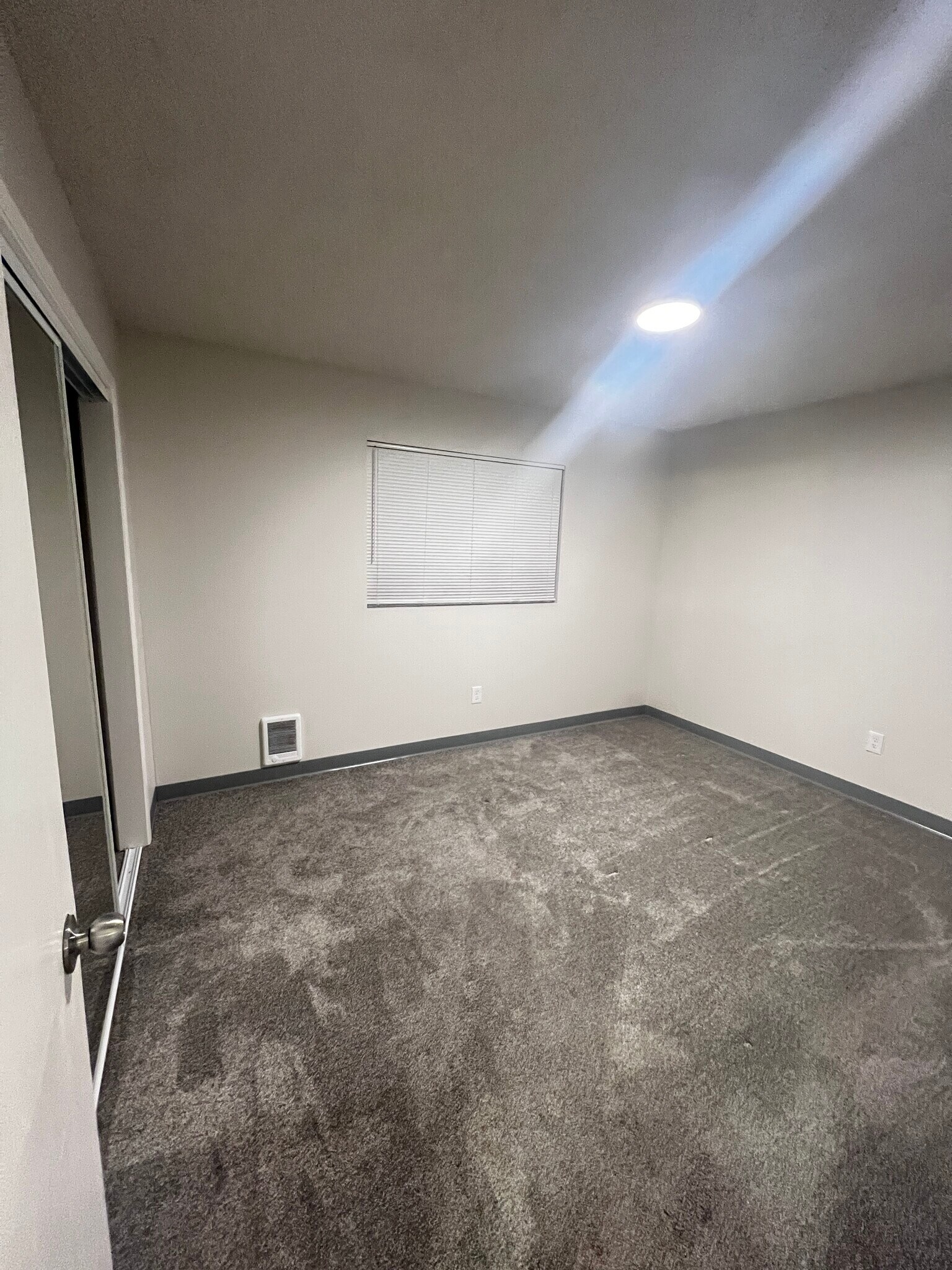 Building Photo - 511 W Brown Ave