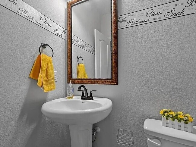 Building Photo - 1902 Sunflower Dr