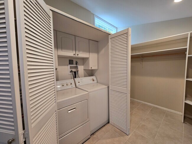 Building Photo - 5011 Lockhaven Ave