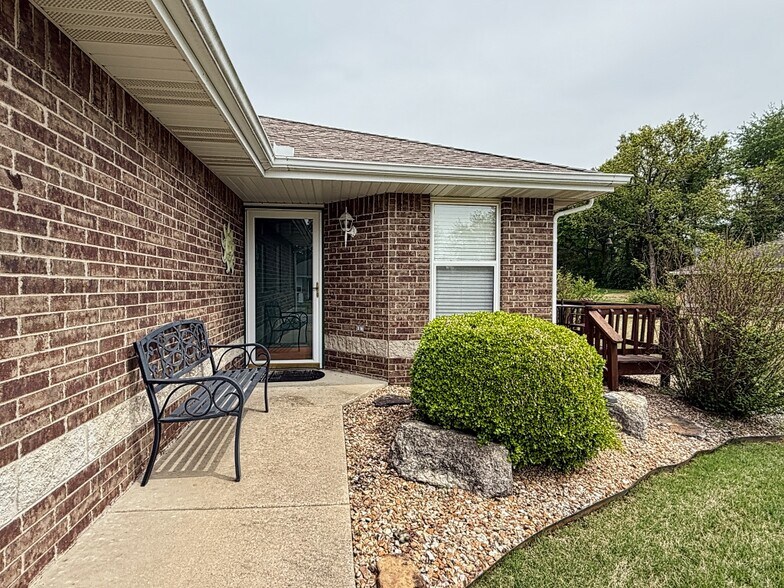 Building Photo - 1516 Meadowhill Dr