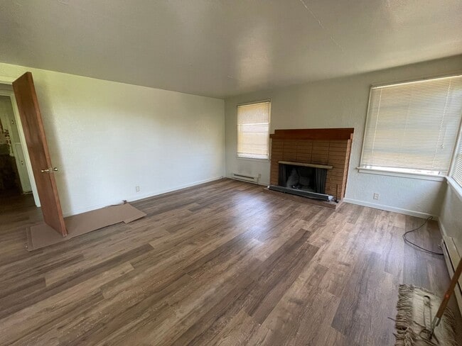 Building Photo - 2-bedroom Home with Basement & Carport