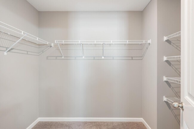 Building Photo - 6964 Holliday Park Ln