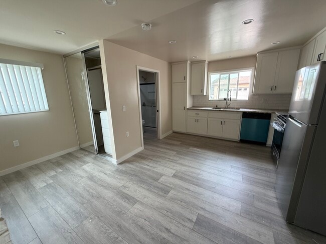 Building Photo - 1046 W 187th Pl