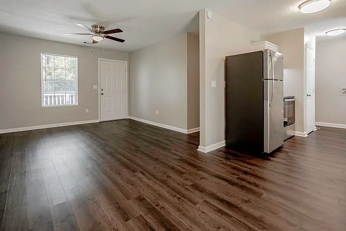 Building Photo - 1544 Holland Ave