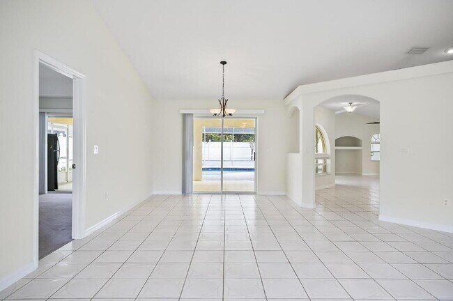 Building Photo - Palm Harbor Pool Home