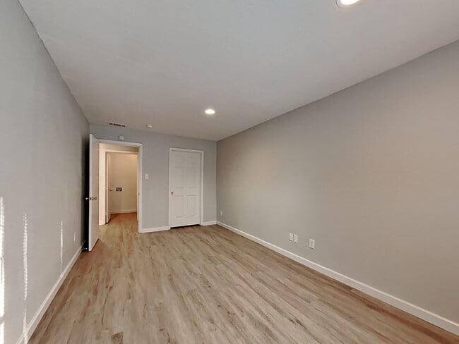 Building Photo - Remodeled 4-Bed, 2-Bath Home with Fenced Backyard in Mesquite, TX