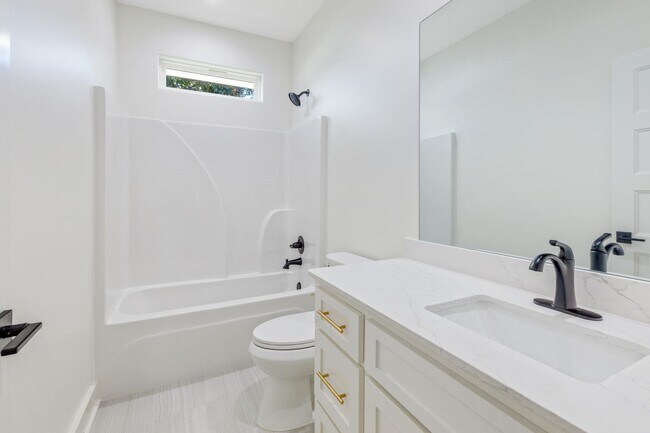 Building Photo - 927 Magdalena Street