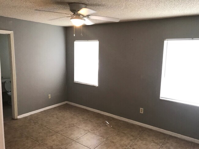 Building Photo - Must See! 2 Bedroom/2 Bathroom Duplex In Sanford!!!!