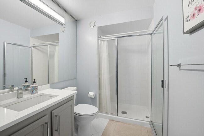 Building Photo - 345 N La Salle Dr