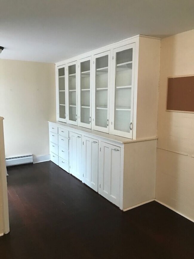 Building Photo - 309 W Broad St