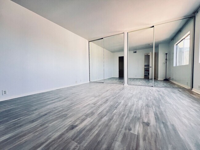 Building Photo - Peaceful 3/1.5 Tierrasanta Condo - Villa M...