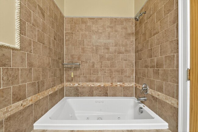 Building Photo - 213 Claremont Ave