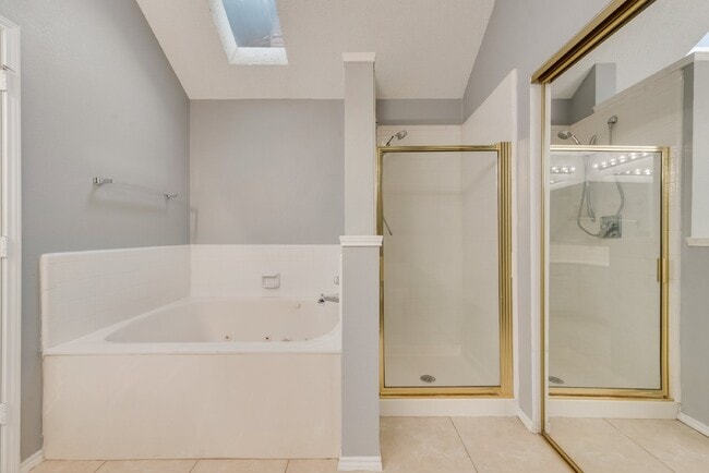 Building Photo - Garden haven 3 bed 2 bath home in H-E-B school district