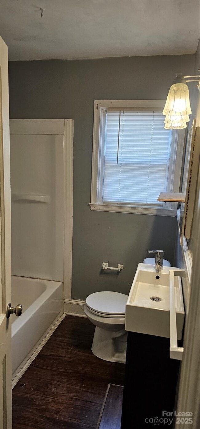 Building Photo - 400 Keswick Ave