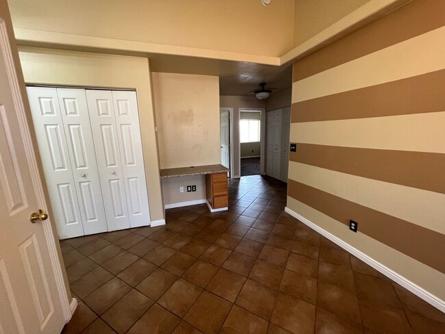 Building Photo - **Move-In Discount!** 3 Bedroom 2 bath with Garage