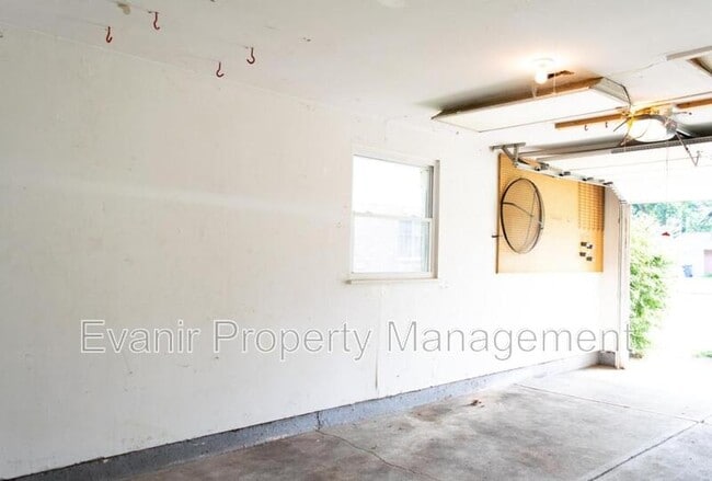 Building Photo - 4407 Nowak Ave