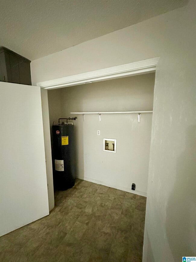 Building Photo - 678 Cummins Ave