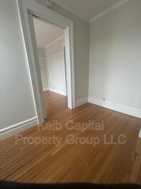 Primary Photo - 179 Main St