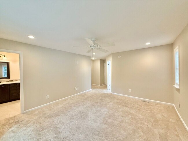 Building Photo - **OFFERING WAIVED APPLICATION FEES & $200 ...