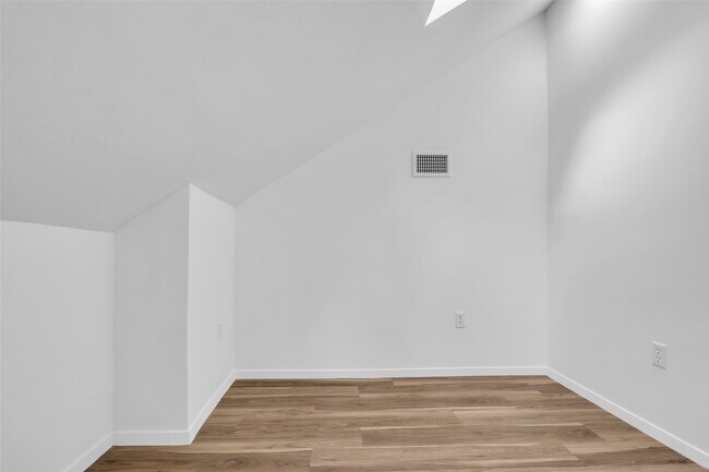 Building Photo - 41 Hickory Oak Dr