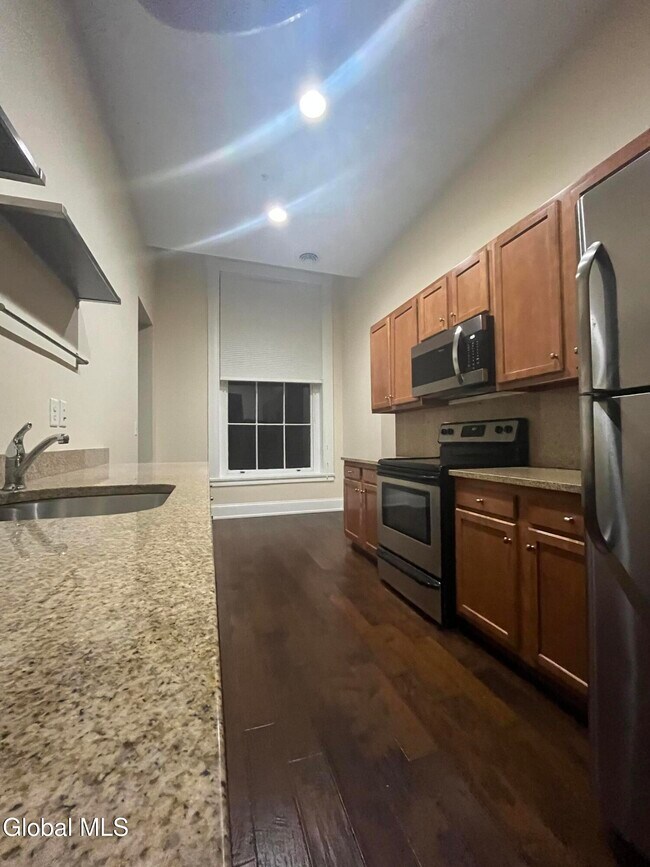 Building Photo - 256 Broadway