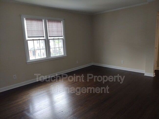 Building Photo - 910 McAlway Rd