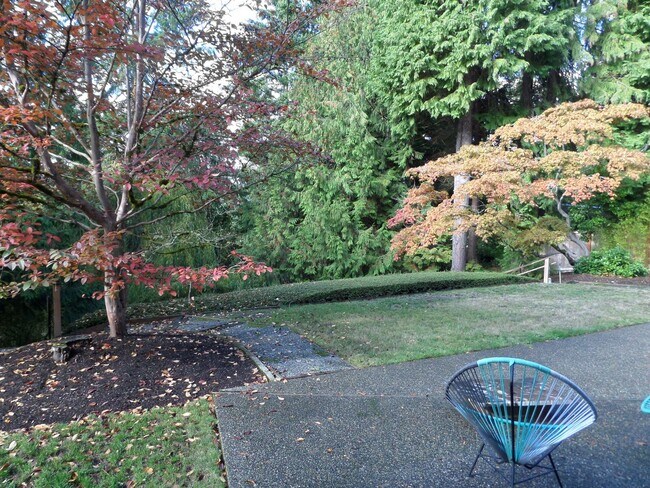 Building Photo - Incredible 3-Bedroom Mid-Century Stunner on Mercer Island! Huge Yard and Central A/C!!