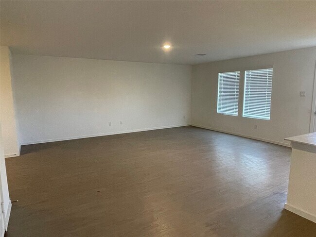 Building Photo - 112 Stran St