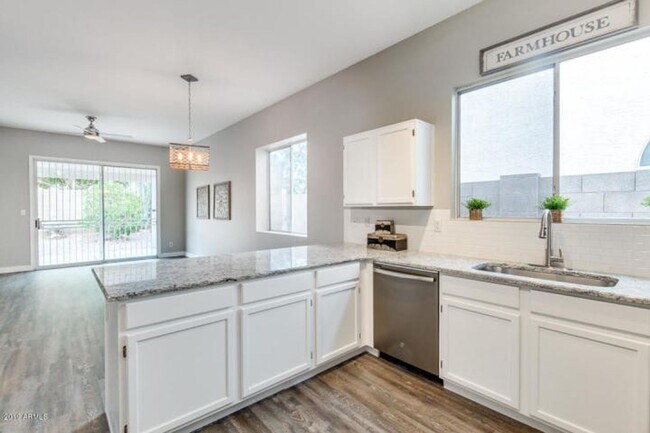 Building Photo - Remodeled 3-bedroom in Chandler
