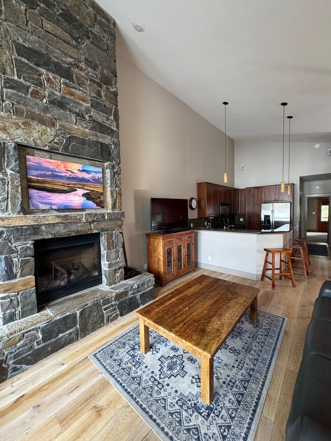 Building Photo - Fully Furnished Mountain Home with Private Deck