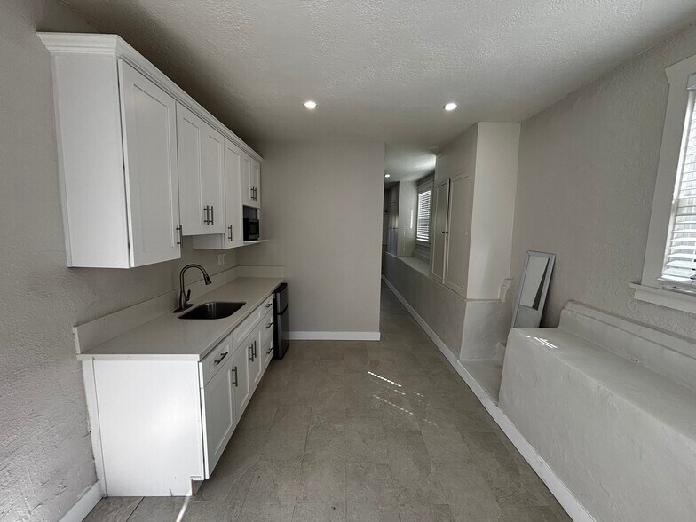 Building Photo - 655 Solano Ave