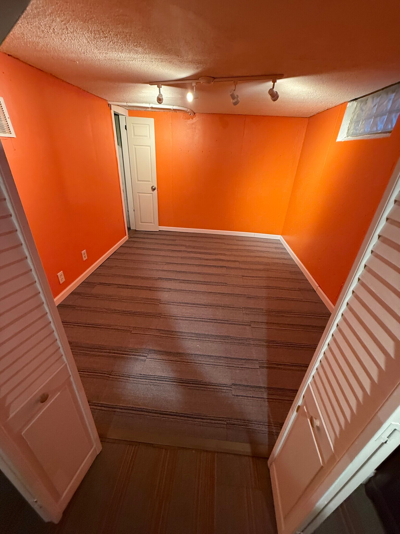 Large room with closet (potential 3rd bedroom) - 25200 leach st