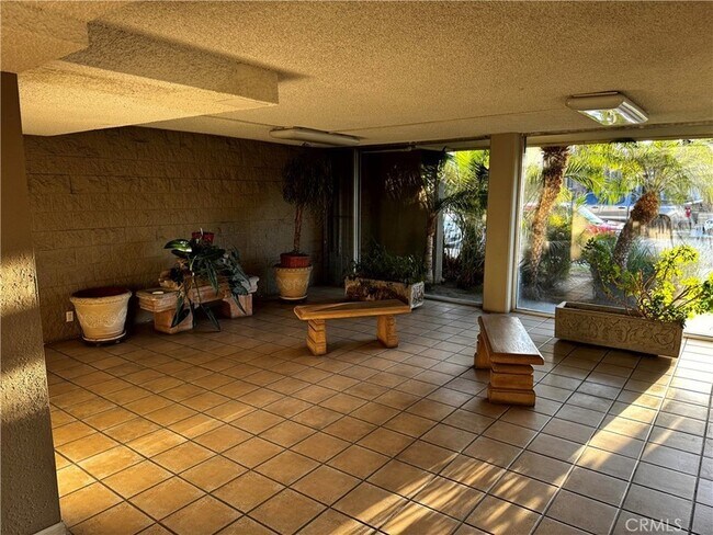 Building Photo - 280 Molino Ave