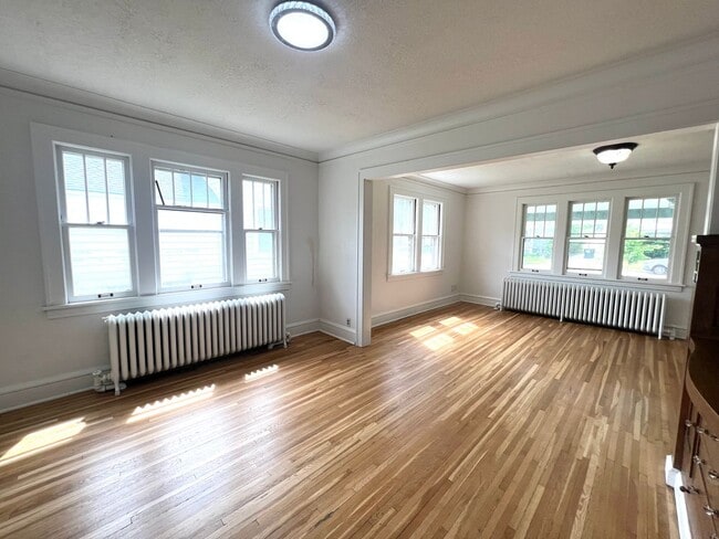 Building Photo - 3 Bedroom, 1 Bathroom Single-Family Home!
