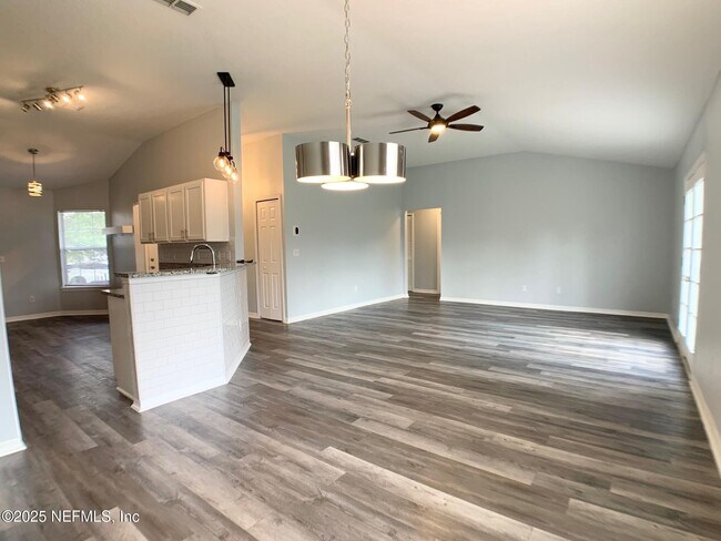 Building Photo - 3201 Deer Creek Dr