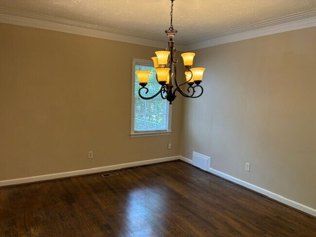 Building Photo - 1531 Iris Dr