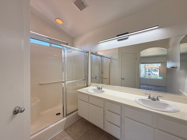 Building Photo - Beautiful 3B/2.5BA Home in Mira Mesa for R...