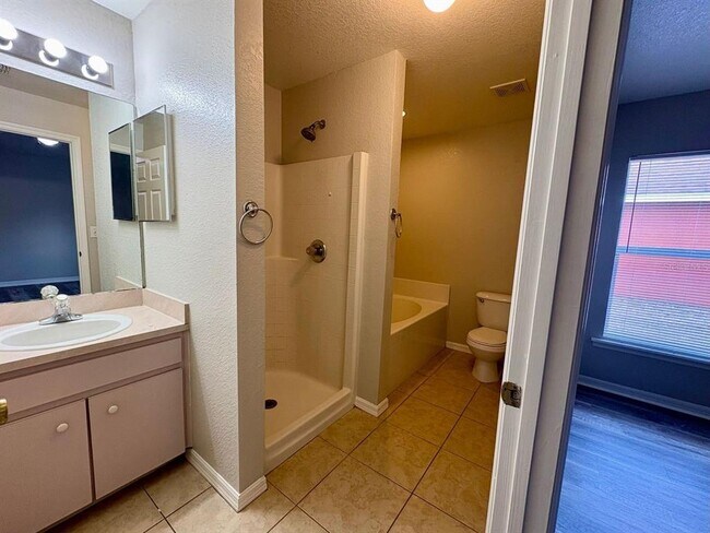Building Photo - 609 Tamarin Ln