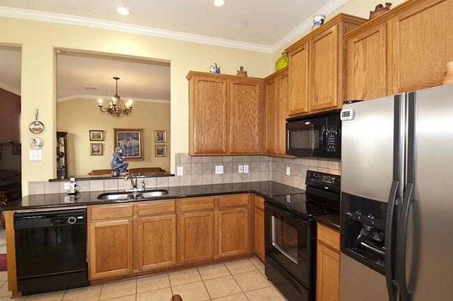Building Photo - 6450 Applewood Forest Dr
