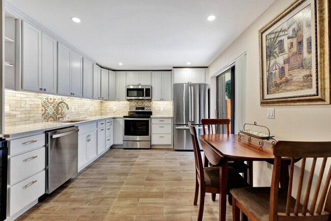 Building Photo - 3016 30th Ct