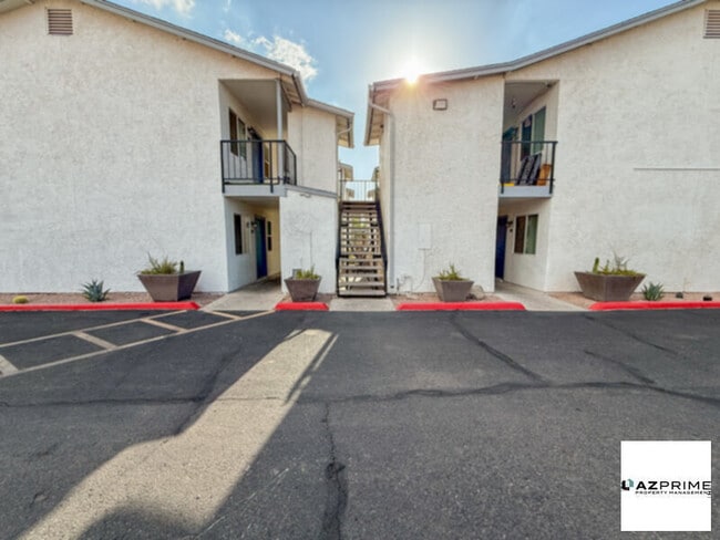 Building Photo - $950 OFF FIRST MONTH'S RENT MOVE IN SPECIA...