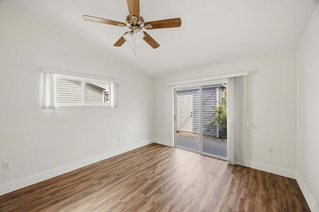 Building Photo - "Stylish Punta Gorda villa : 2-Bed, 2-Bath completely remodeled and is ready for you!!