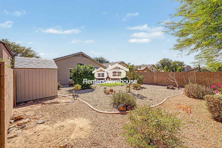 Building Photo - 29169 N Rosewood Dr