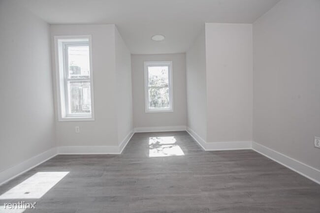 Building Photo - 1 br, 1 bath Condo - 1109 W Lehigh Ave
