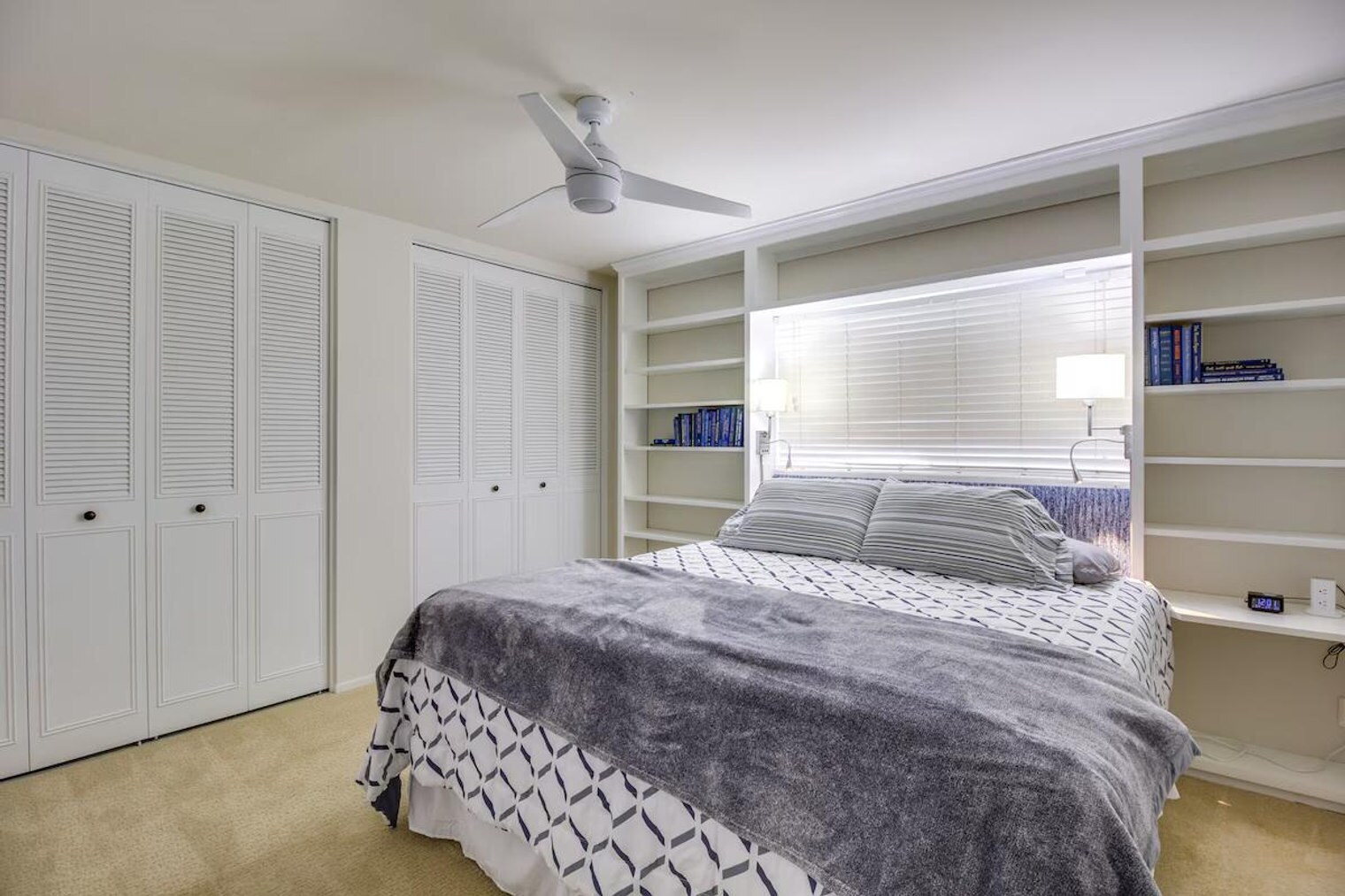 Building Photo - 5026 N Crestridge Dr