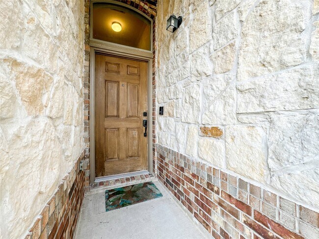 Building Photo - 1613 Cintola Ln