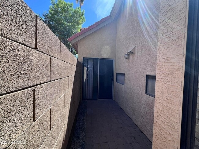 Building Photo - 4568 W Ivanhoe St