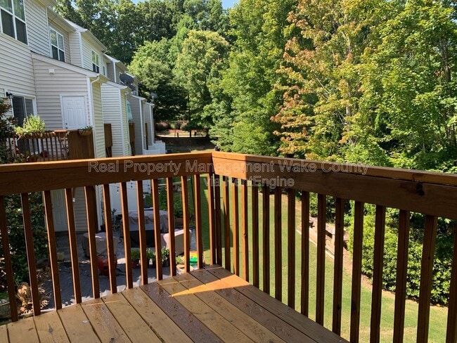 Building Photo - 8025 Goldenrain Way