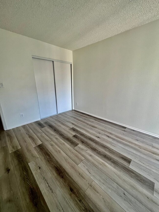 Building Photo - Georgous Calabasas Condo